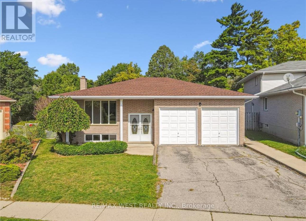 MAIN - 42 AZORES CRESCENT — photo 1