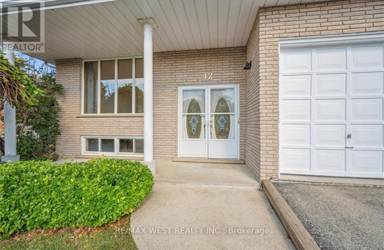 MAIN - 42 AZORES CRESCENT — photo 2