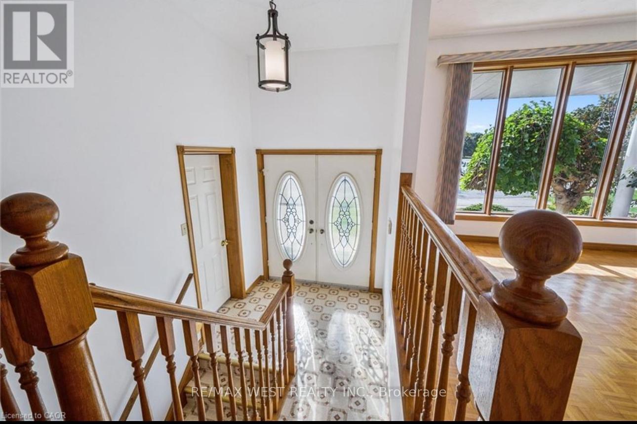 MAIN - 42 AZORES CRESCENT — photo 3