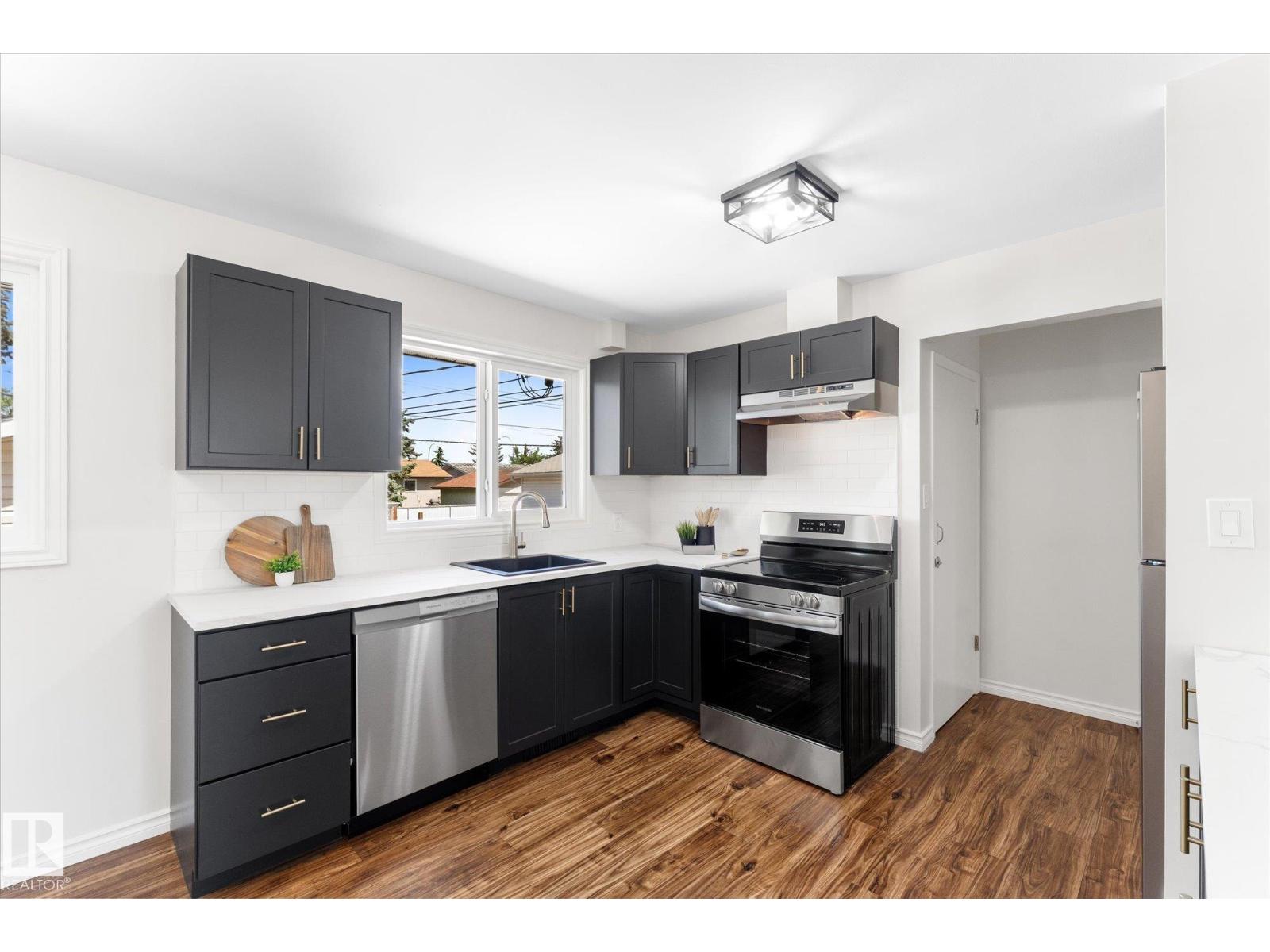 11212 136 AV NW - 10
