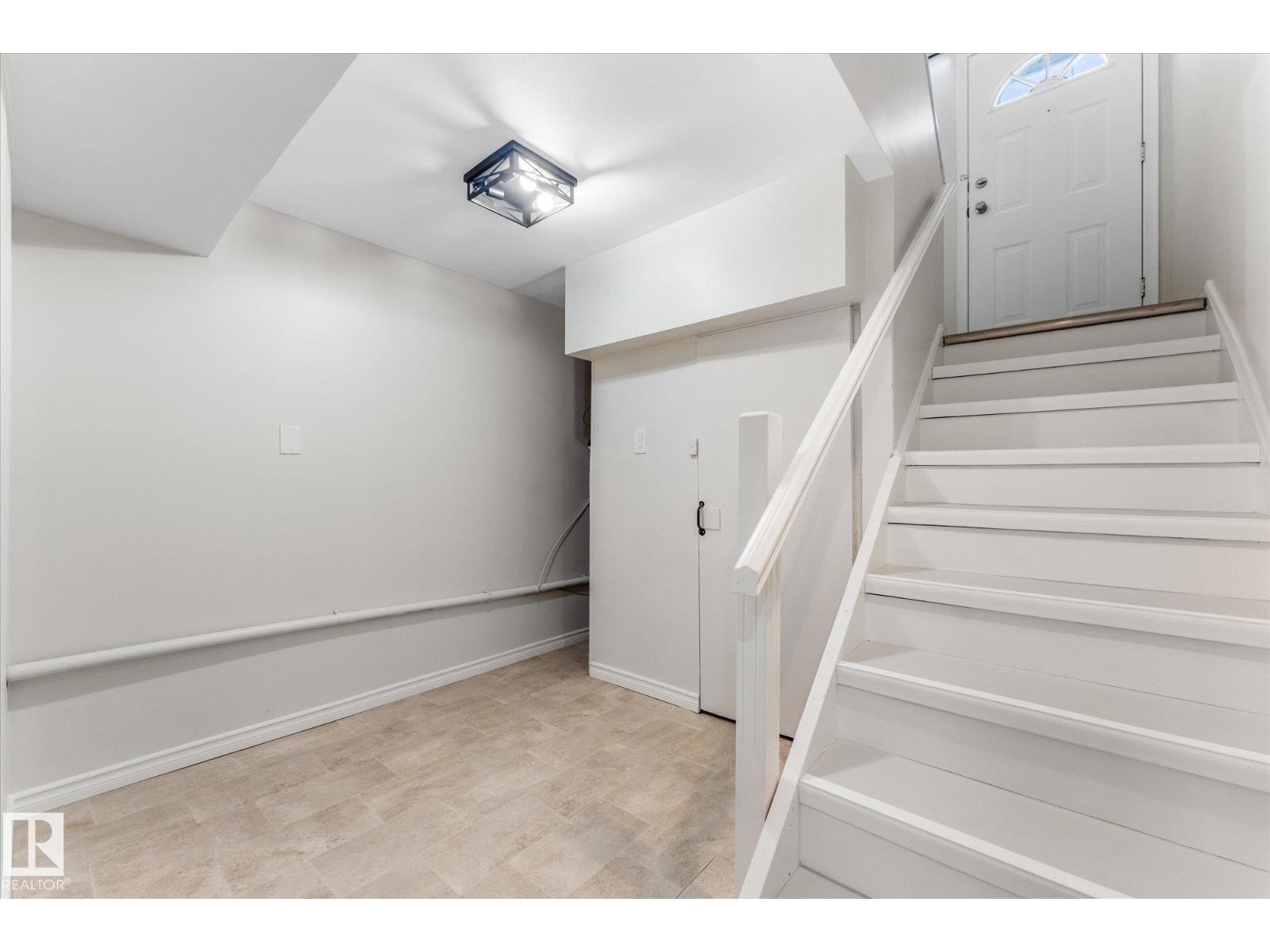 11212 136 AV NW - 22