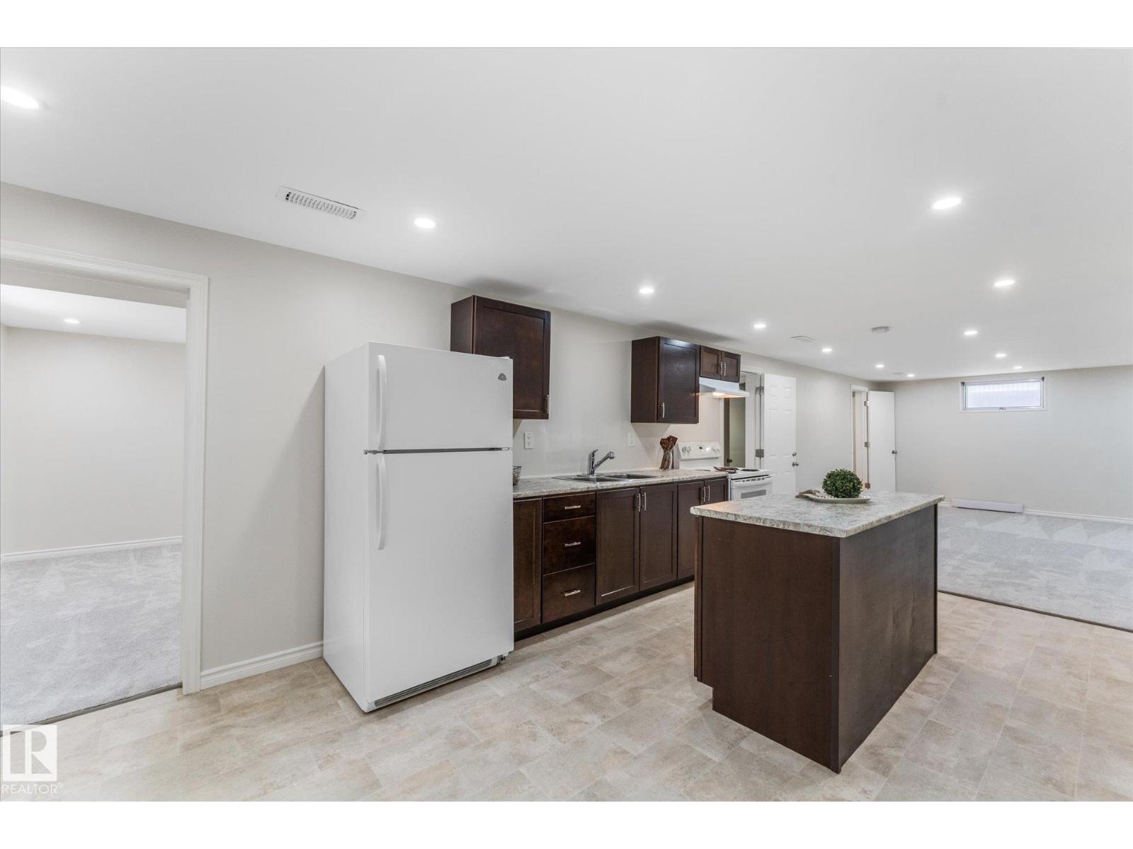11212 136 AV NW - 27