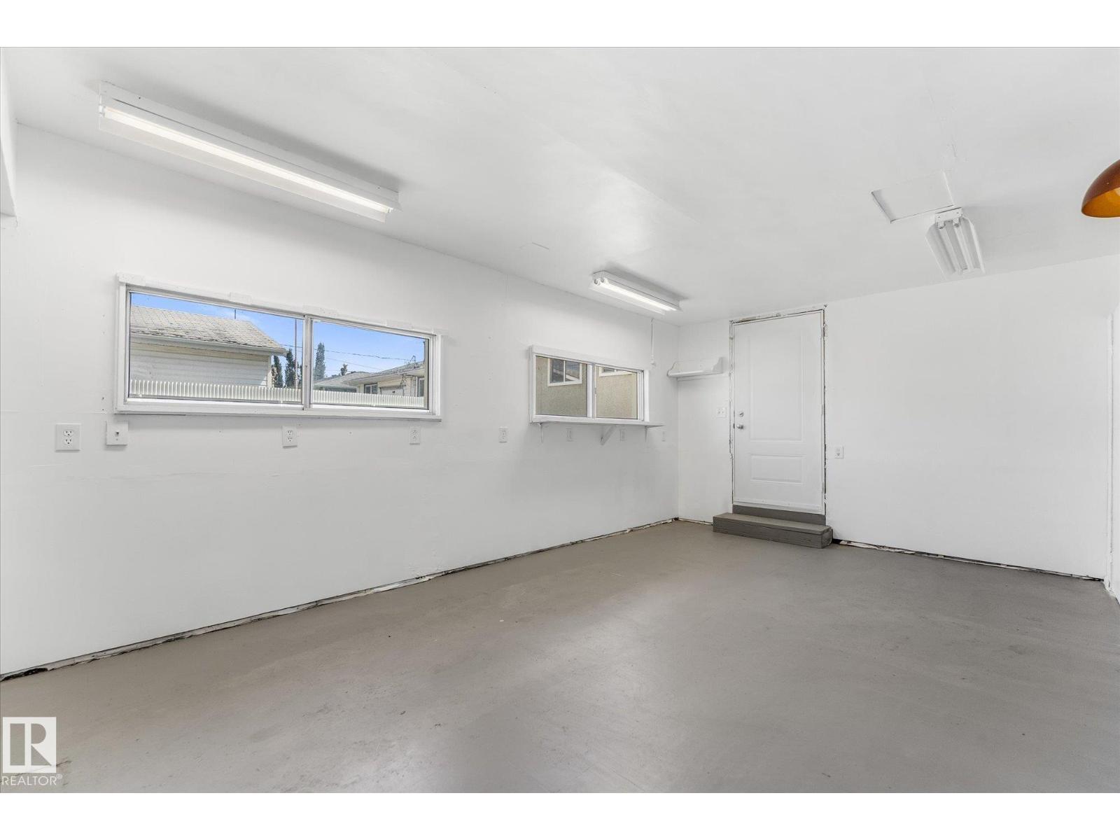 11212 136 AV NW - 34