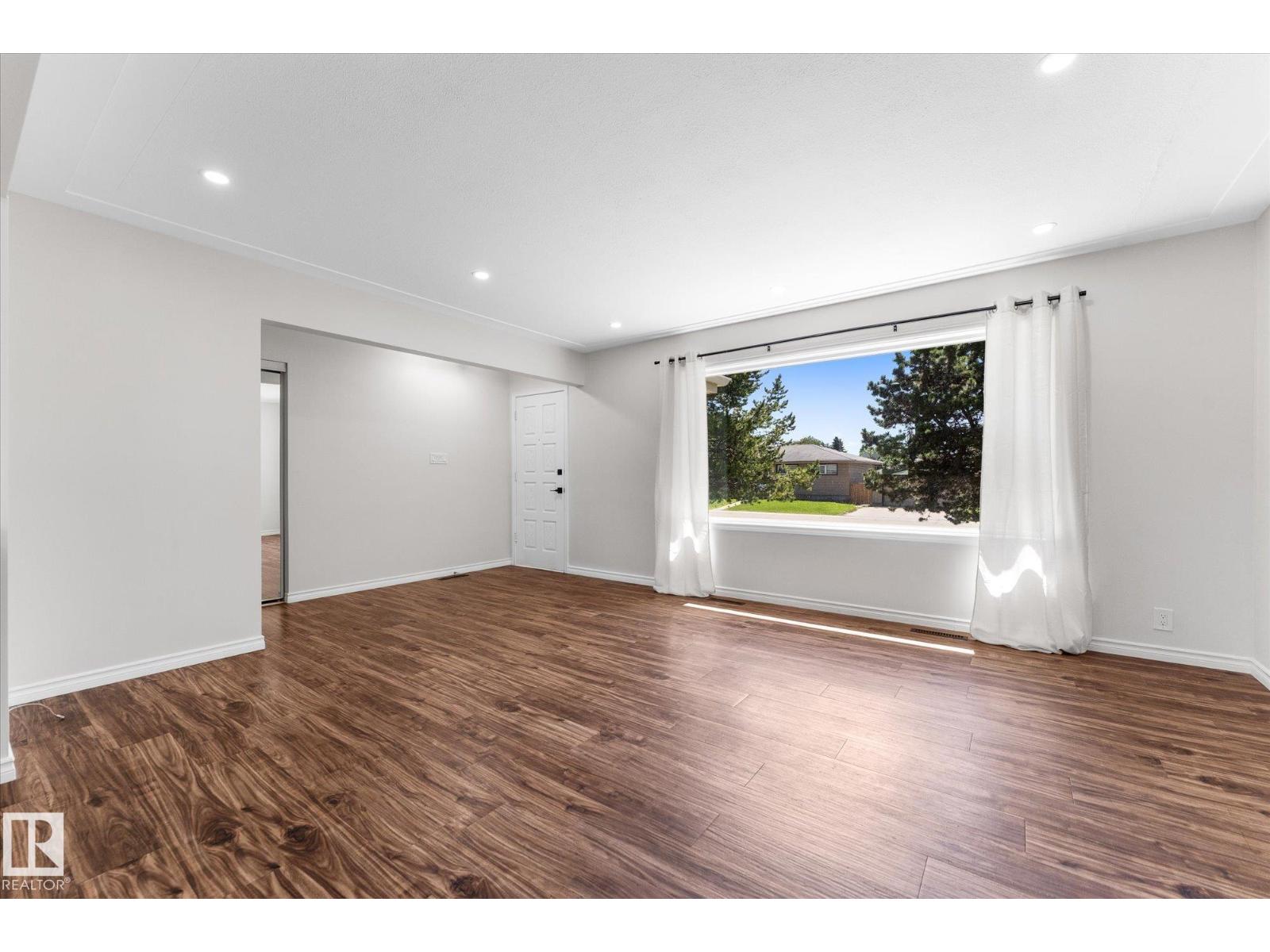 11212 136 AV NW - 4