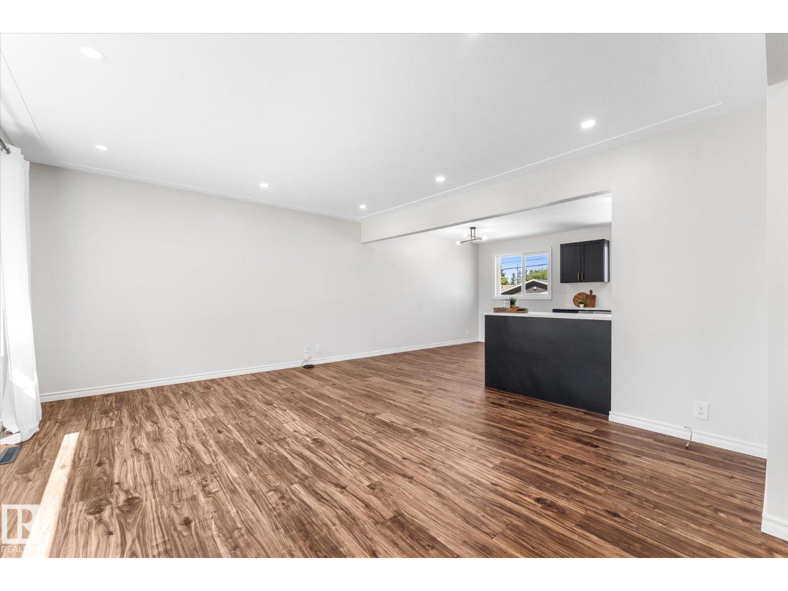 11212 136 AV NW - 5