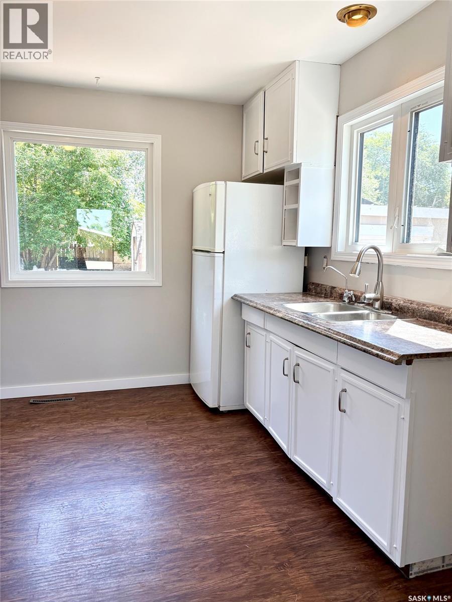 313 Myrtle AVENUE N - 4