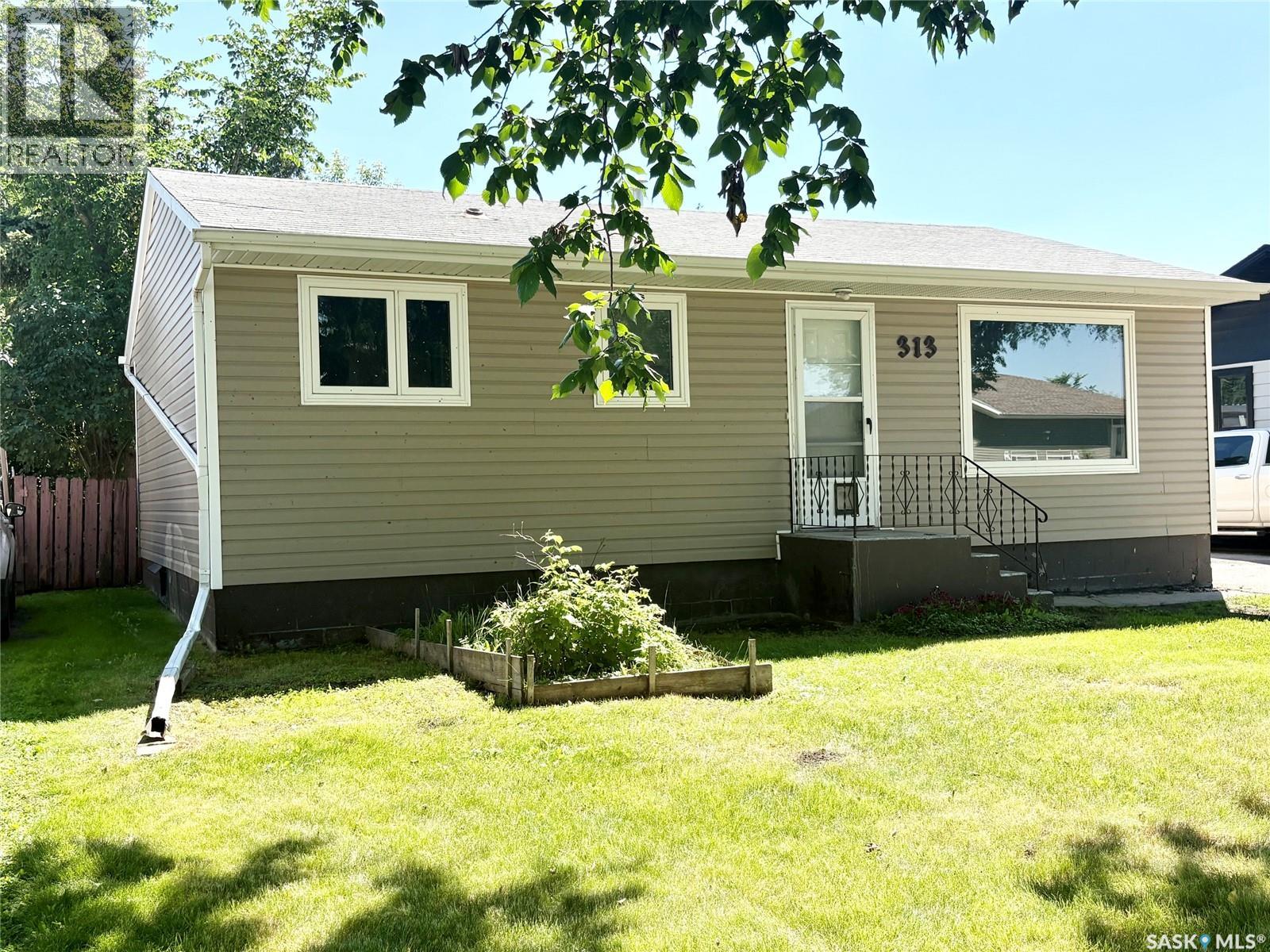 313 Myrtle AVENUE N - 2