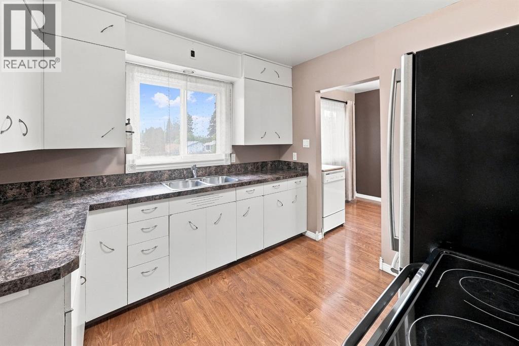 Listing photo – 3606 55 Avenue, Red Deer