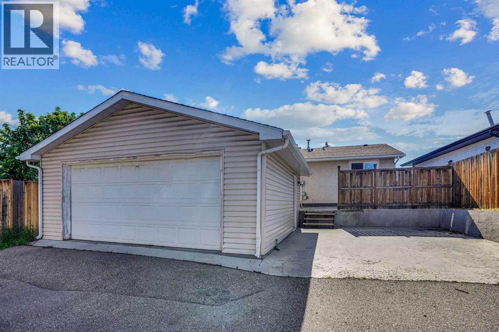 1527 Maitland Drive NE - 41