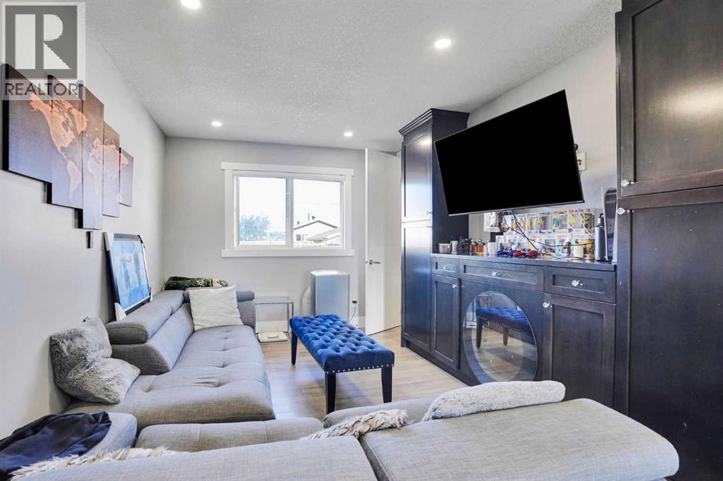 1527 Maitland Drive NE - 24