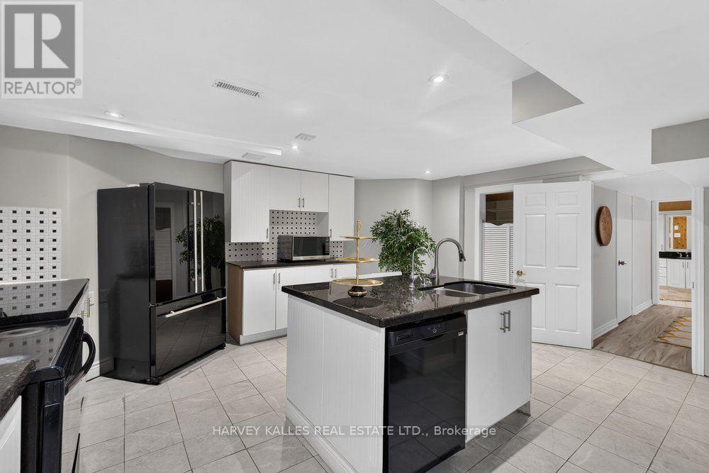 898 STONEHAVEN AVENUE - Image 33