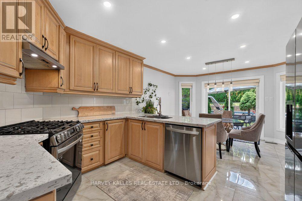898 STONEHAVEN AVENUE - 9
