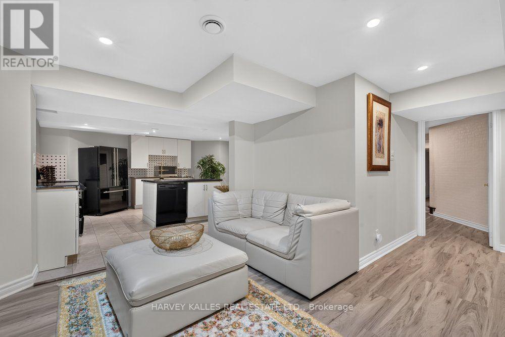 898 STONEHAVEN AVENUE - 32