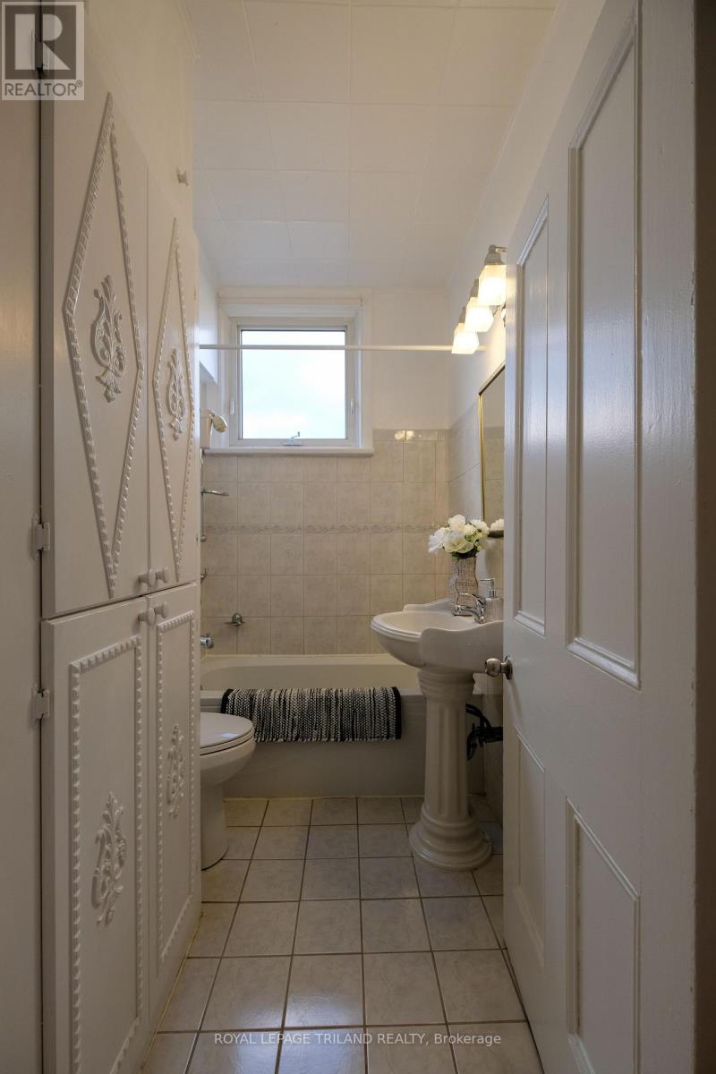 606 CENTRAL AVENUE - 27