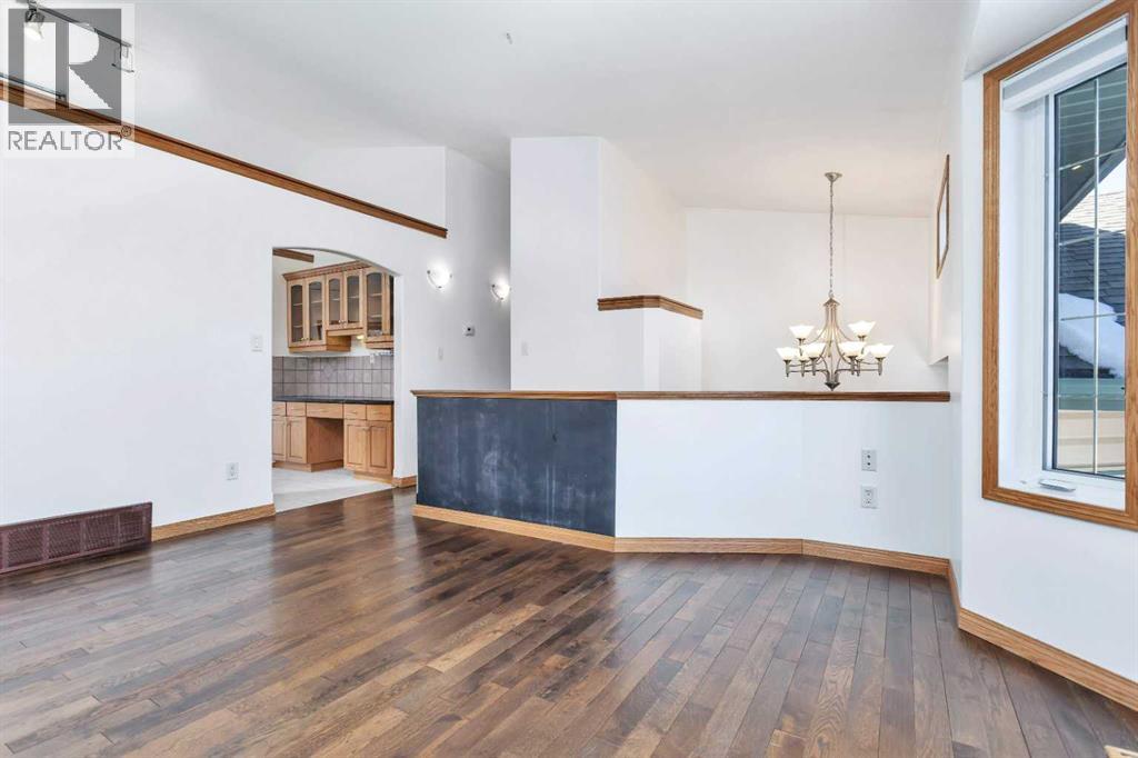 5823 60 Avenue - 8