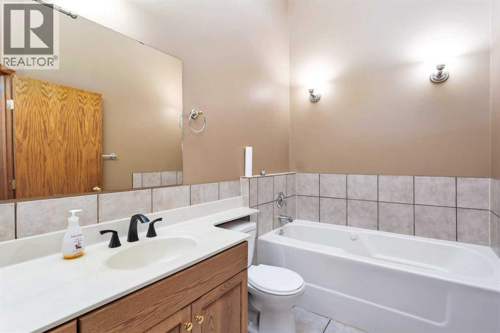 5823 60 Avenue - 21