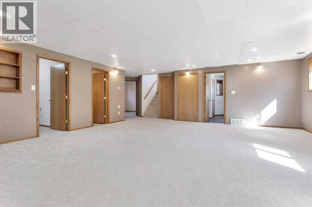 5823 60 Avenue - 24