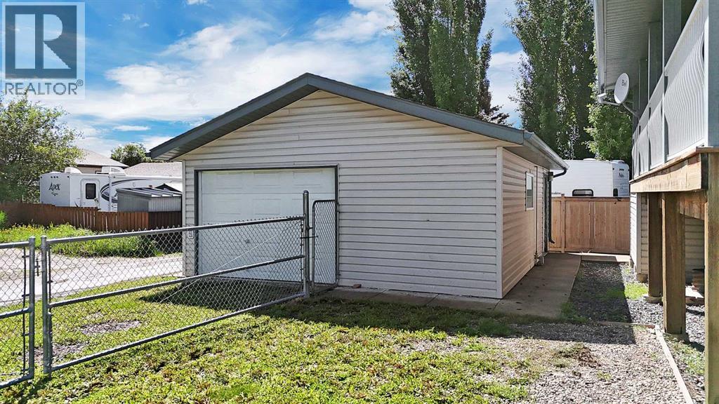 5823 60 Avenue - 38