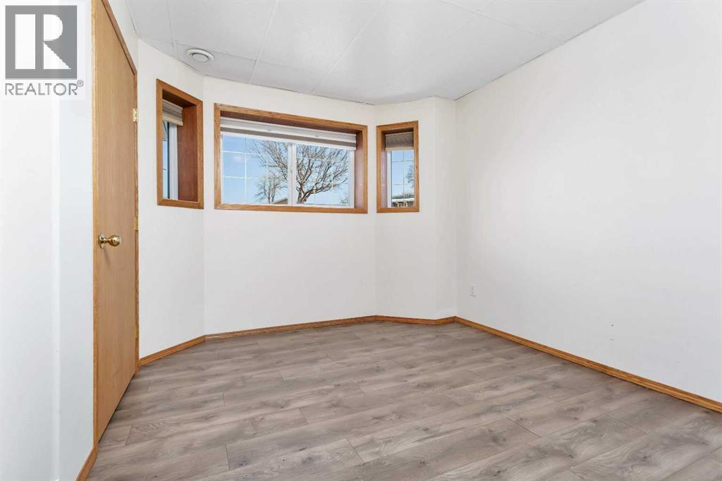 5823 60 Avenue - 25