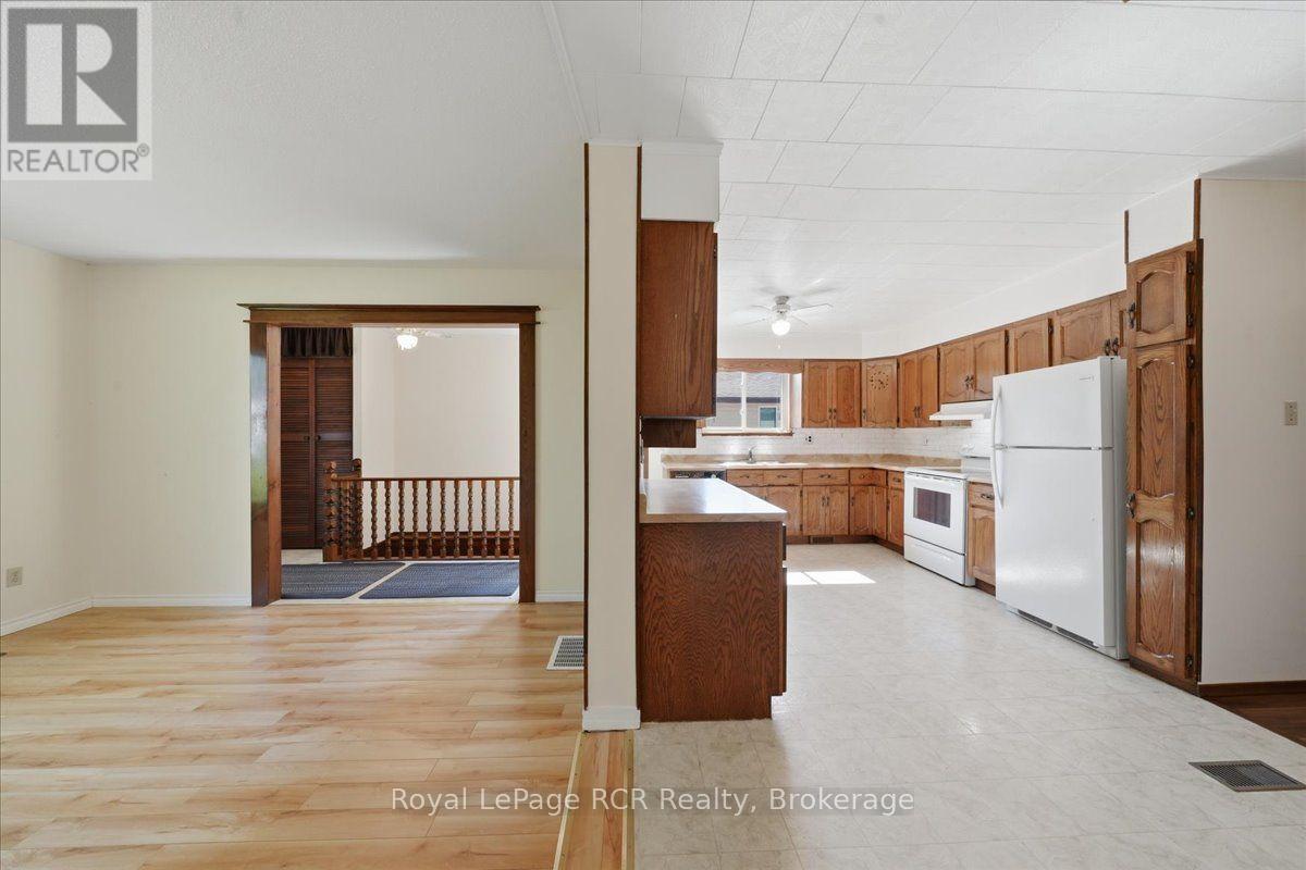 1124 12TH STREET E - 10