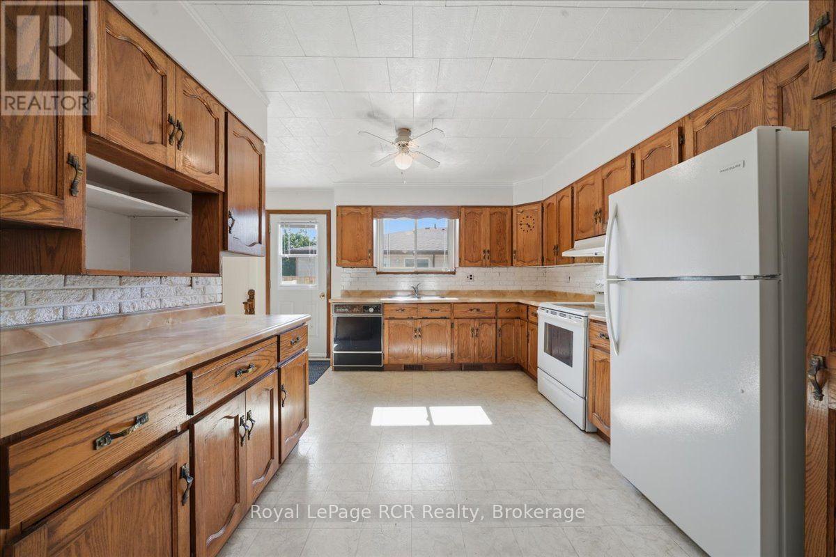 1124 12TH STREET E - 11