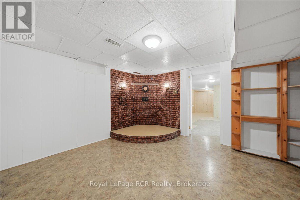 1124 12TH STREET E - 32