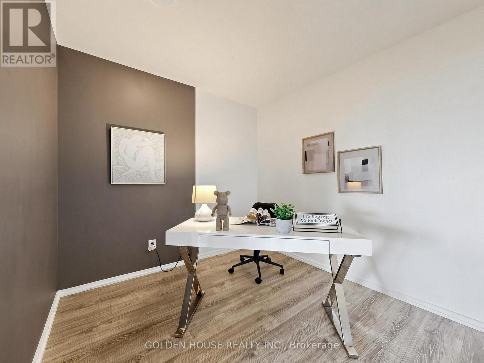 #735 8 HILLSDALE AVENUE E - 20