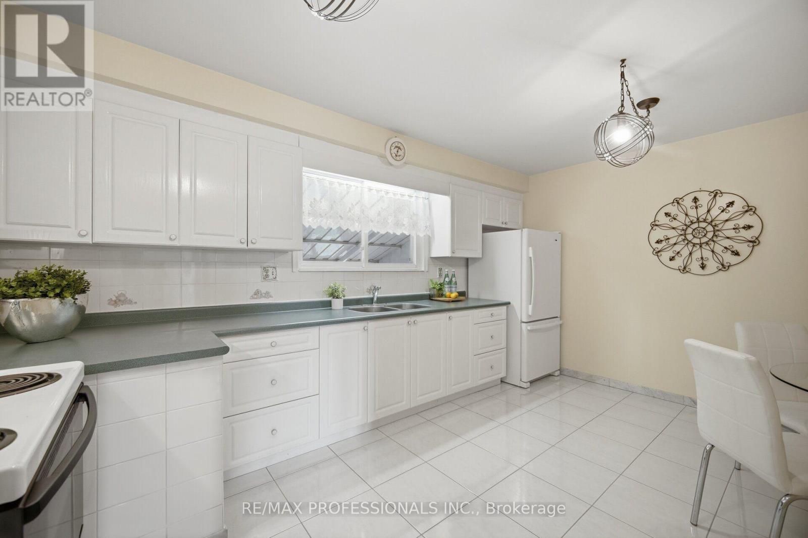 171 REGINA AVENUE - 11