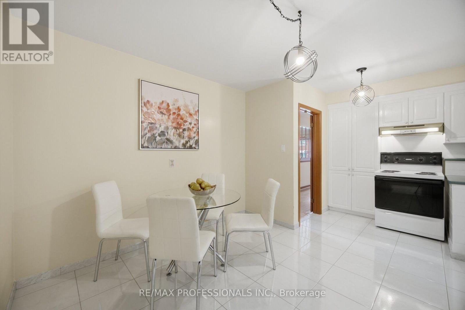 171 REGINA AVENUE - 14
