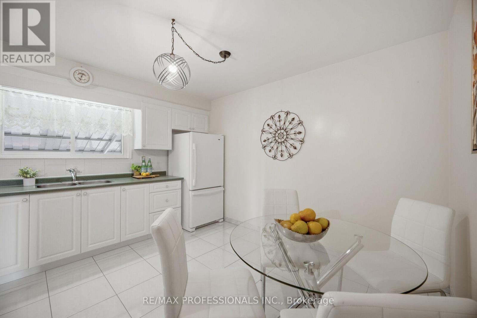 171 REGINA AVENUE - 15