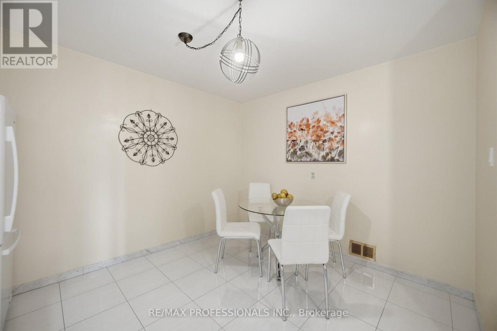 171 REGINA AVENUE - 16