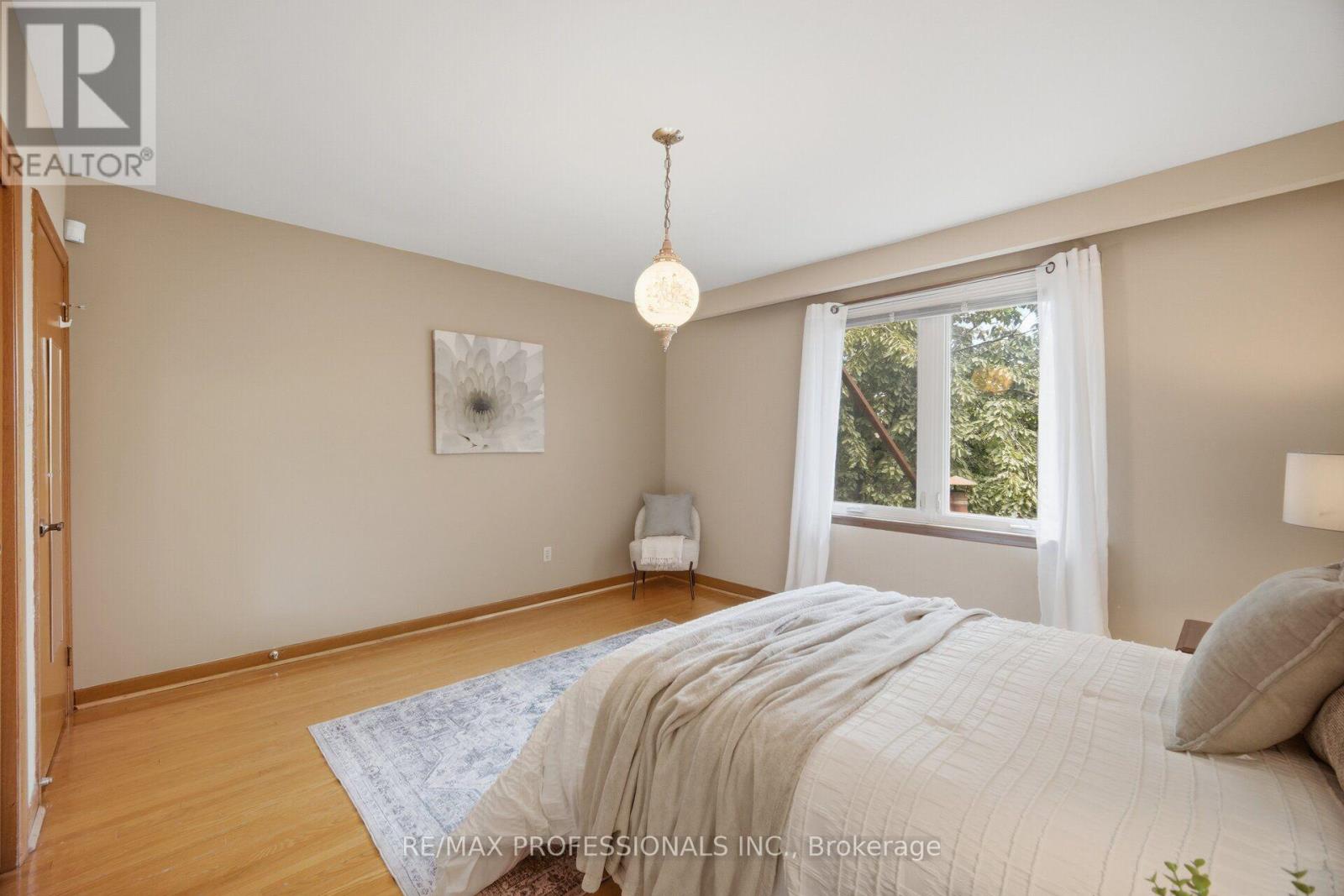 171 REGINA AVENUE - 18