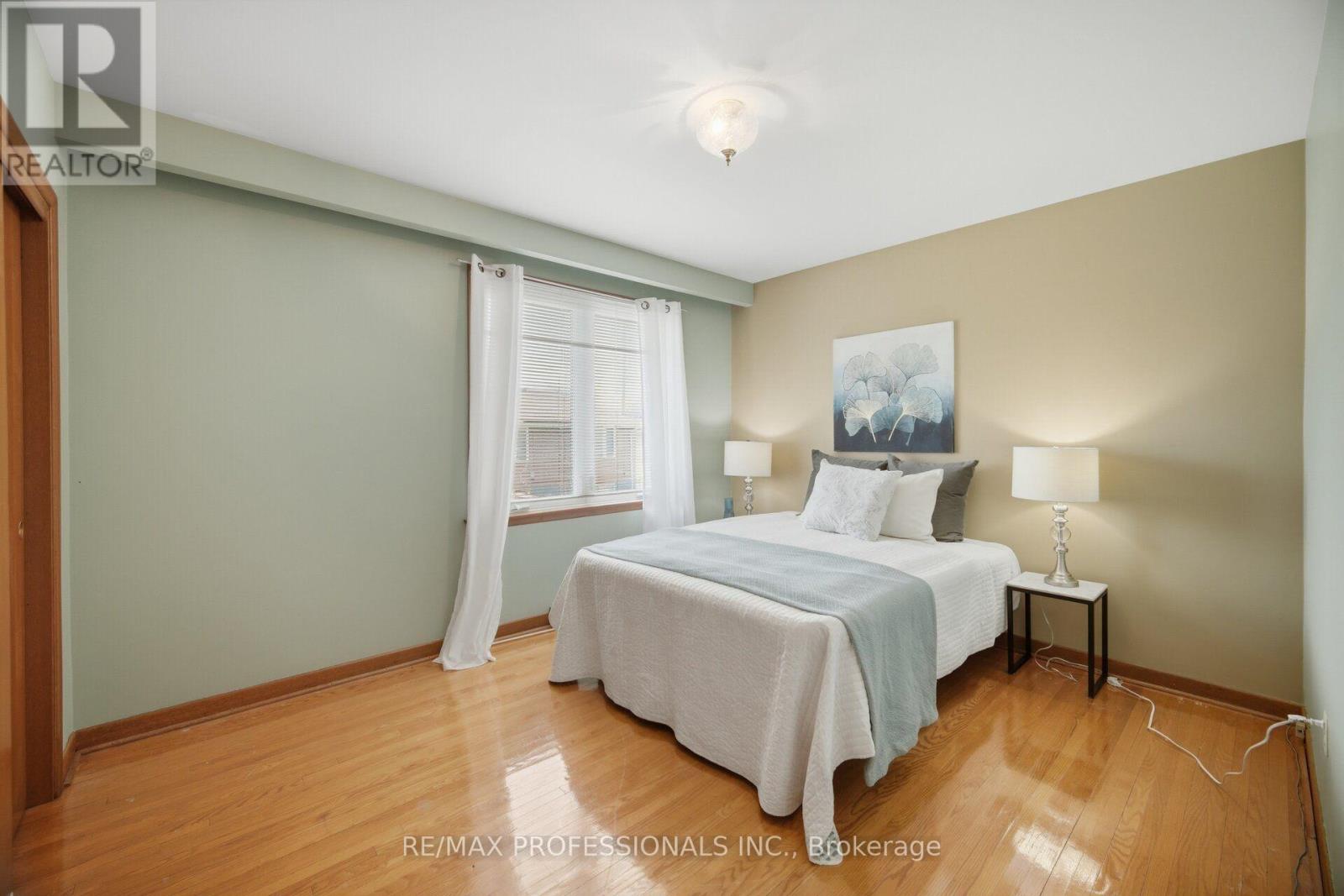 171 REGINA AVENUE - 20