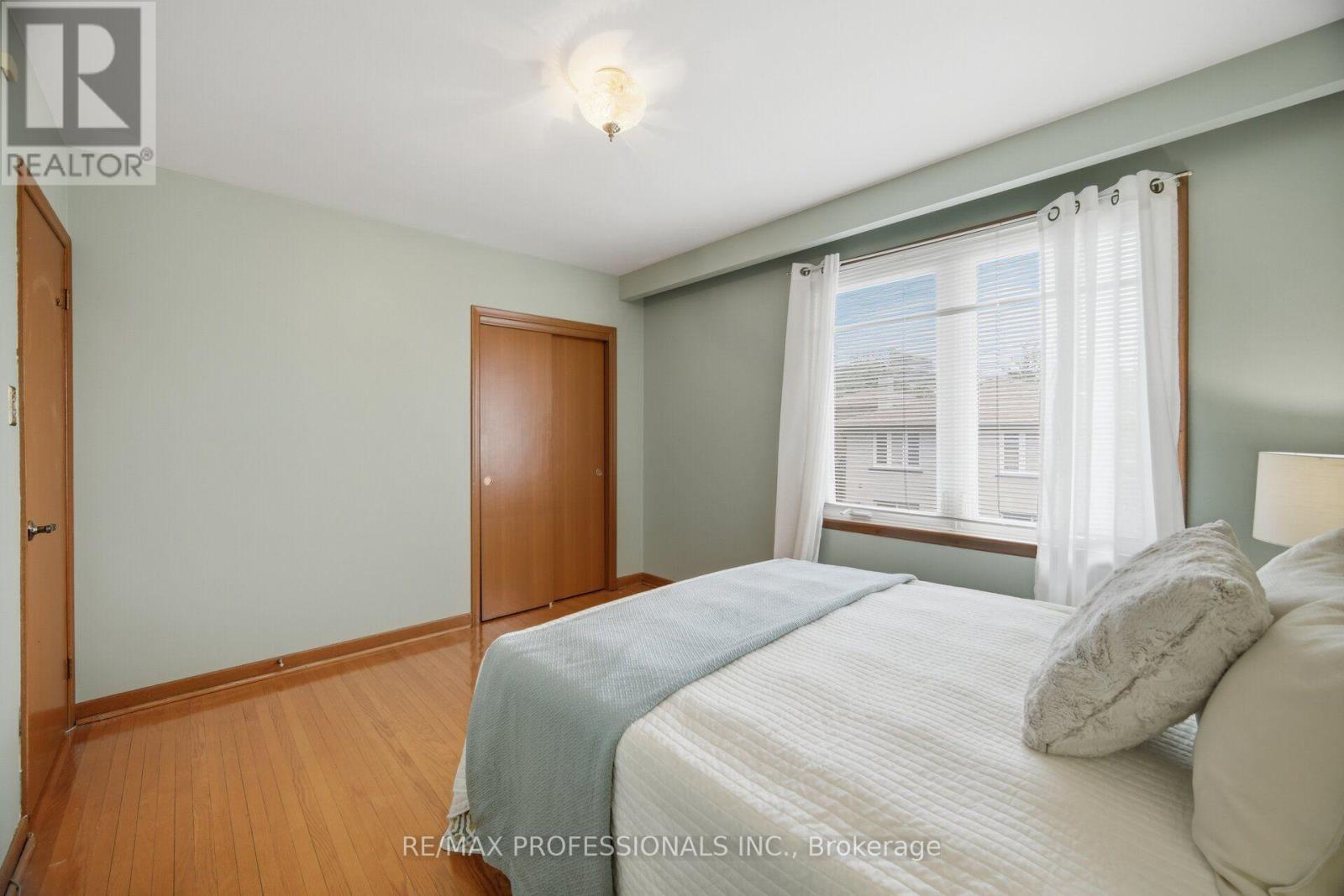 171 REGINA AVENUE - 21