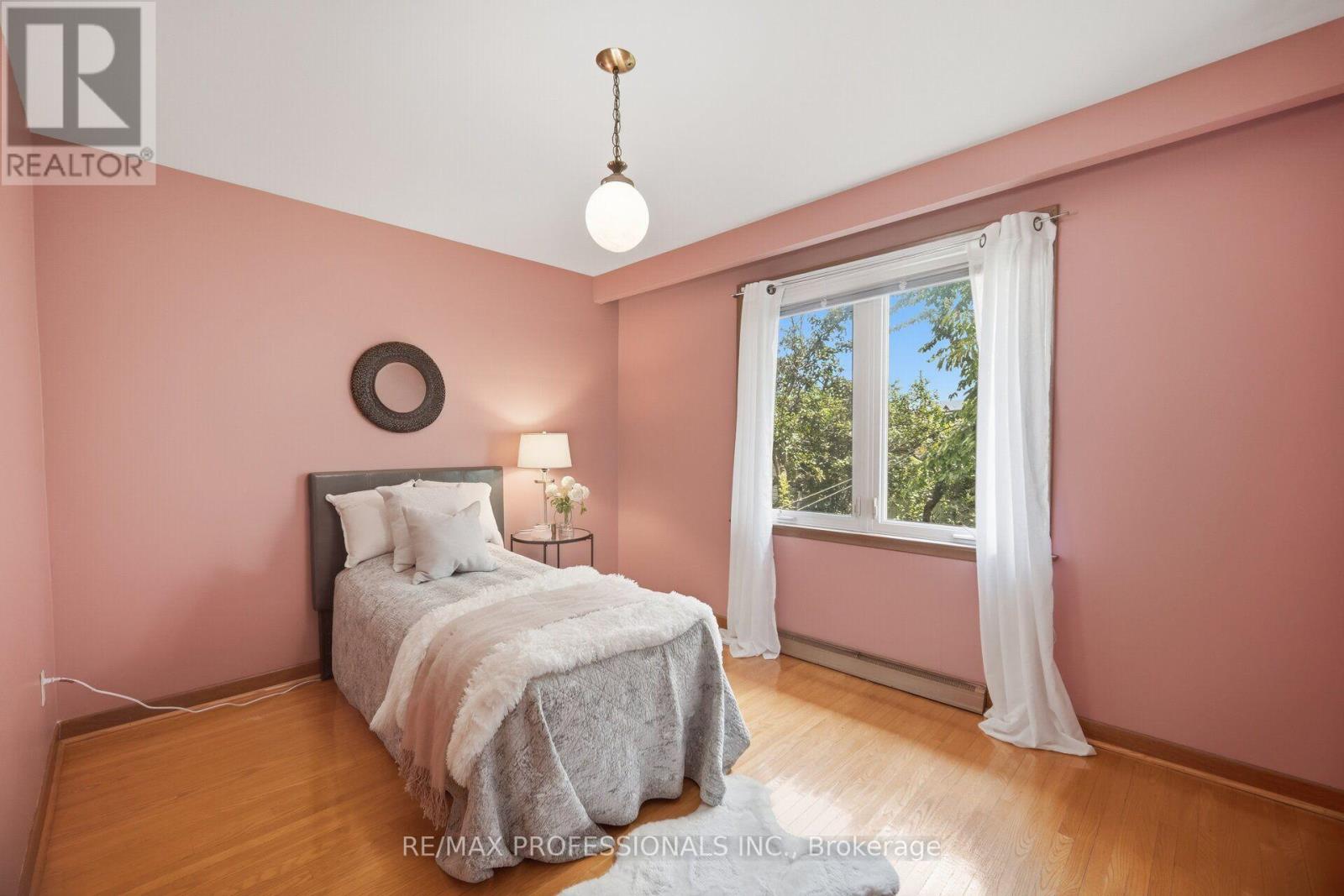 171 REGINA AVENUE - 22