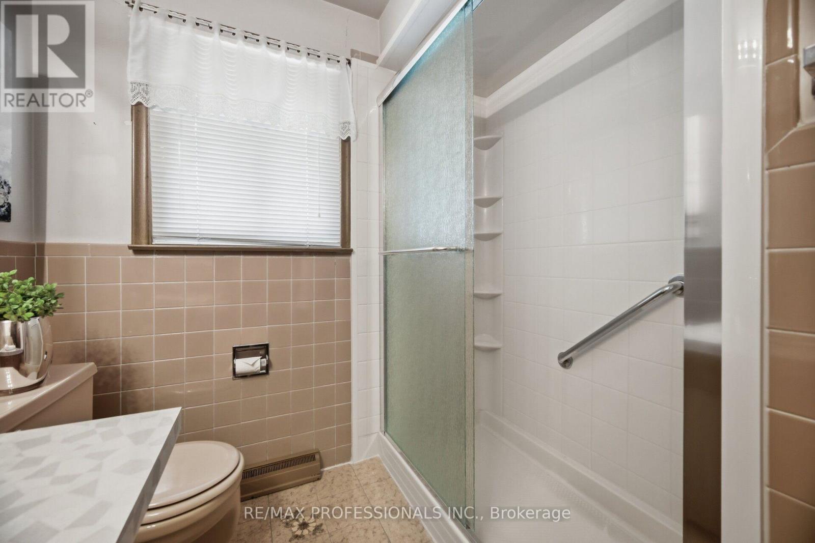 171 REGINA AVENUE - 25