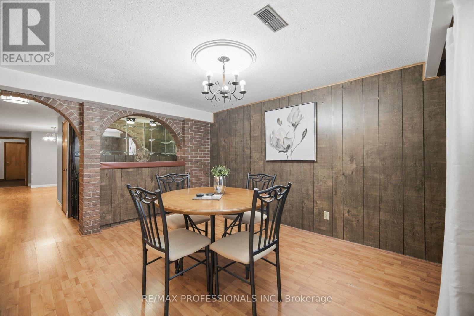 171 REGINA AVENUE - 38