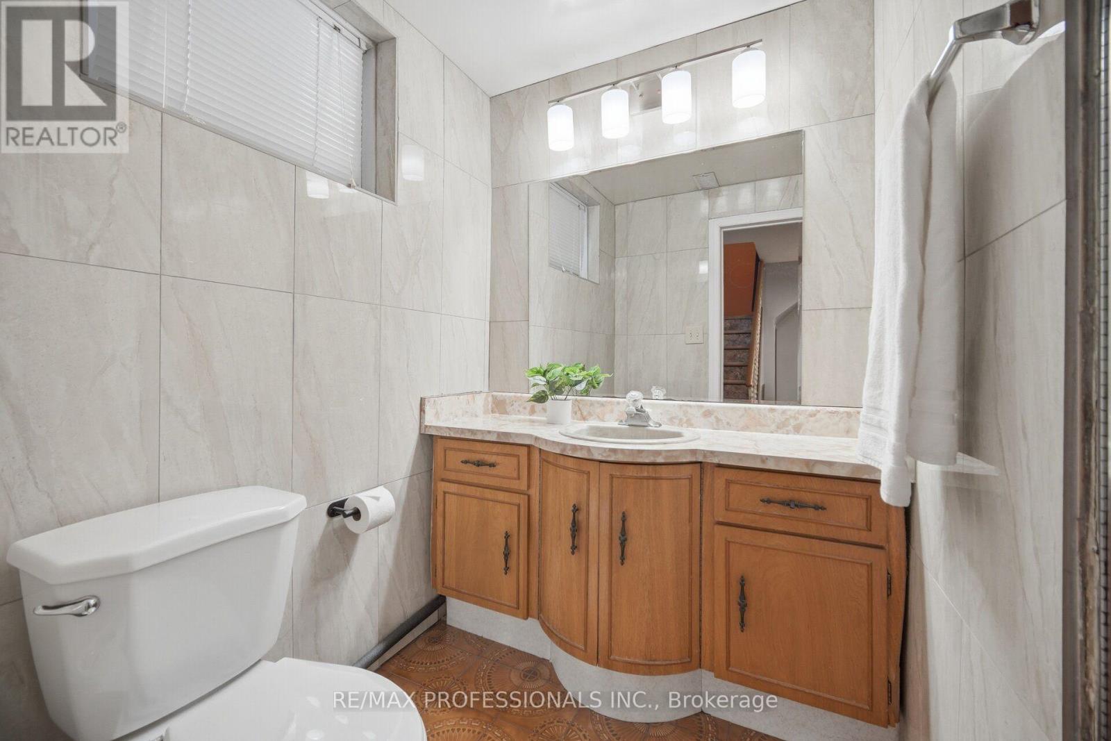 171 REGINA AVENUE - 41