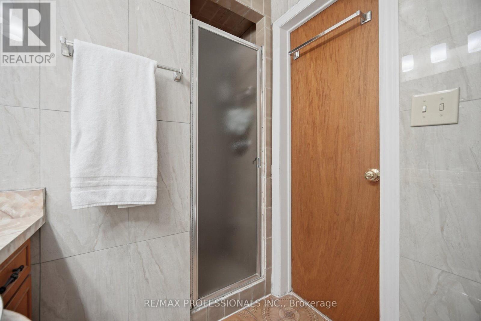 171 REGINA AVENUE - 42