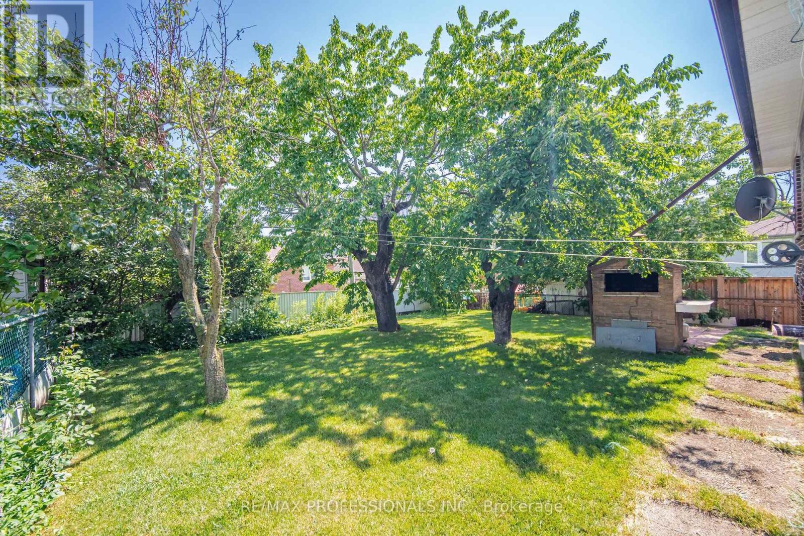 171 REGINA AVENUE - 43
