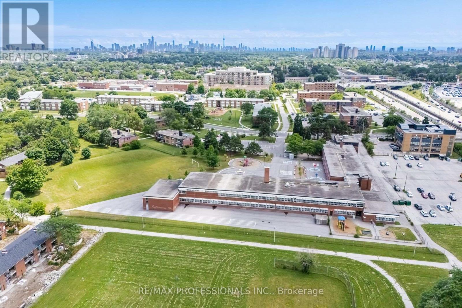 171 REGINA AVENUE - 47