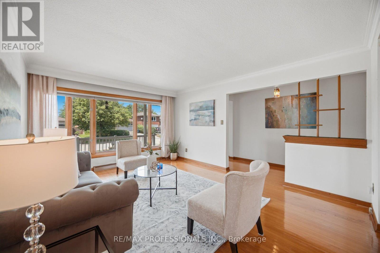 171 REGINA AVENUE - 6