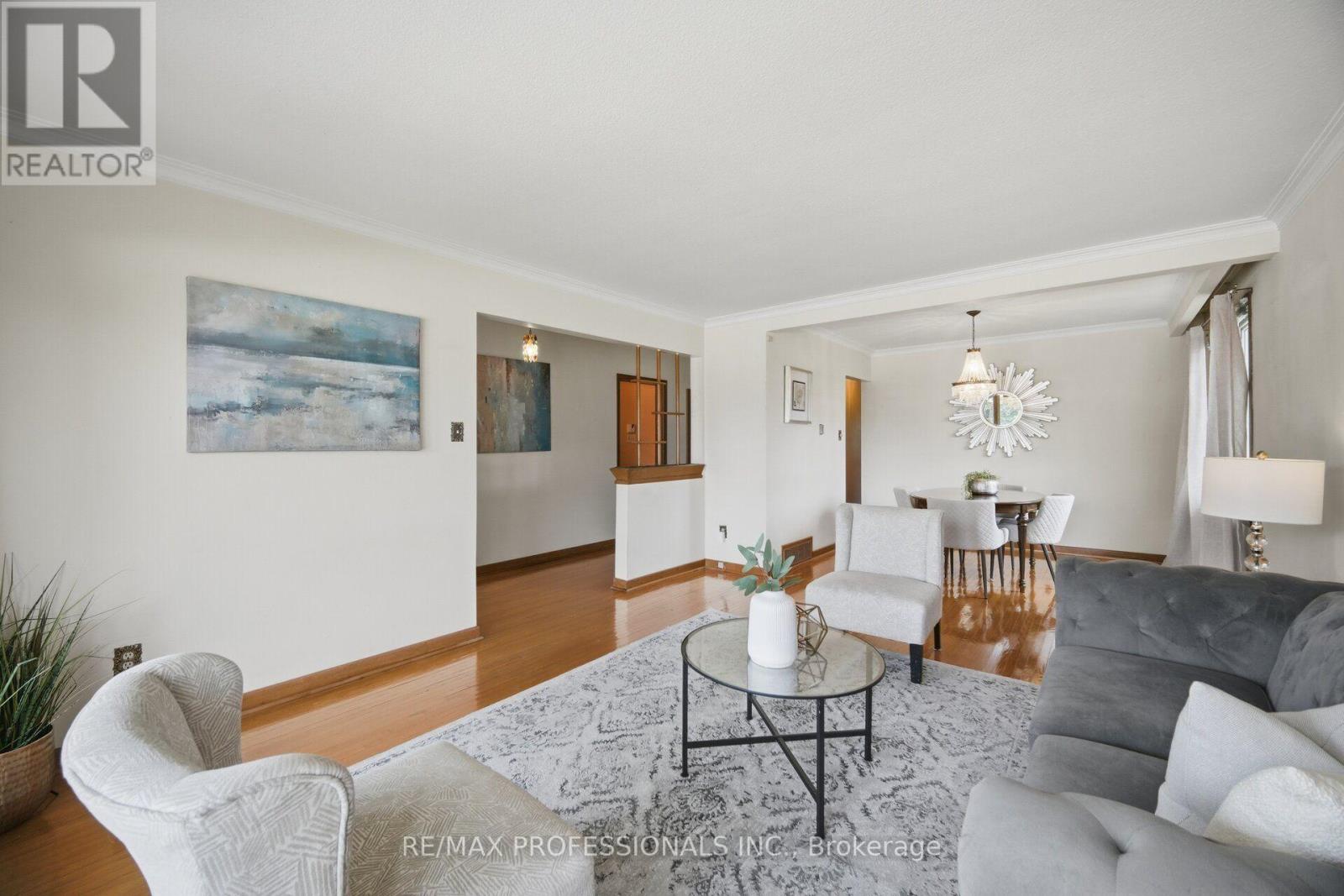 171 REGINA AVENUE - 7