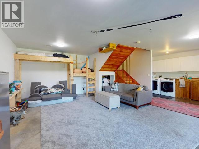 5623 YUKON AVE - 38