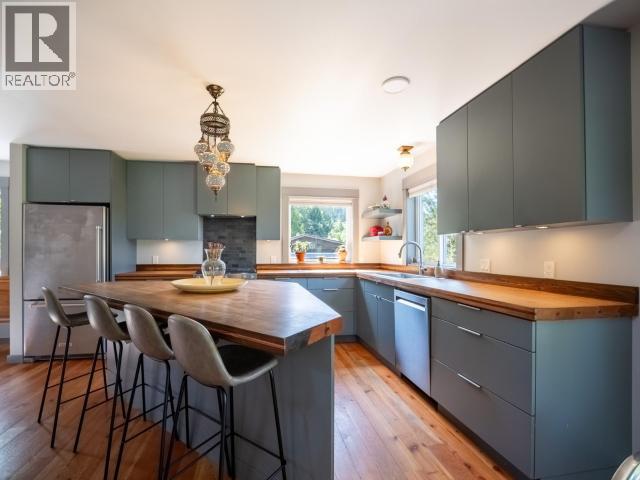 5623 YUKON AVE - 5