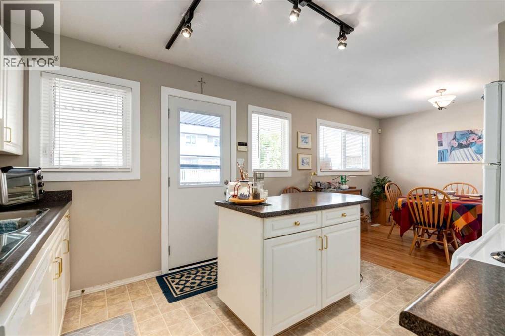 383 Killarney Glen Court SW - 16