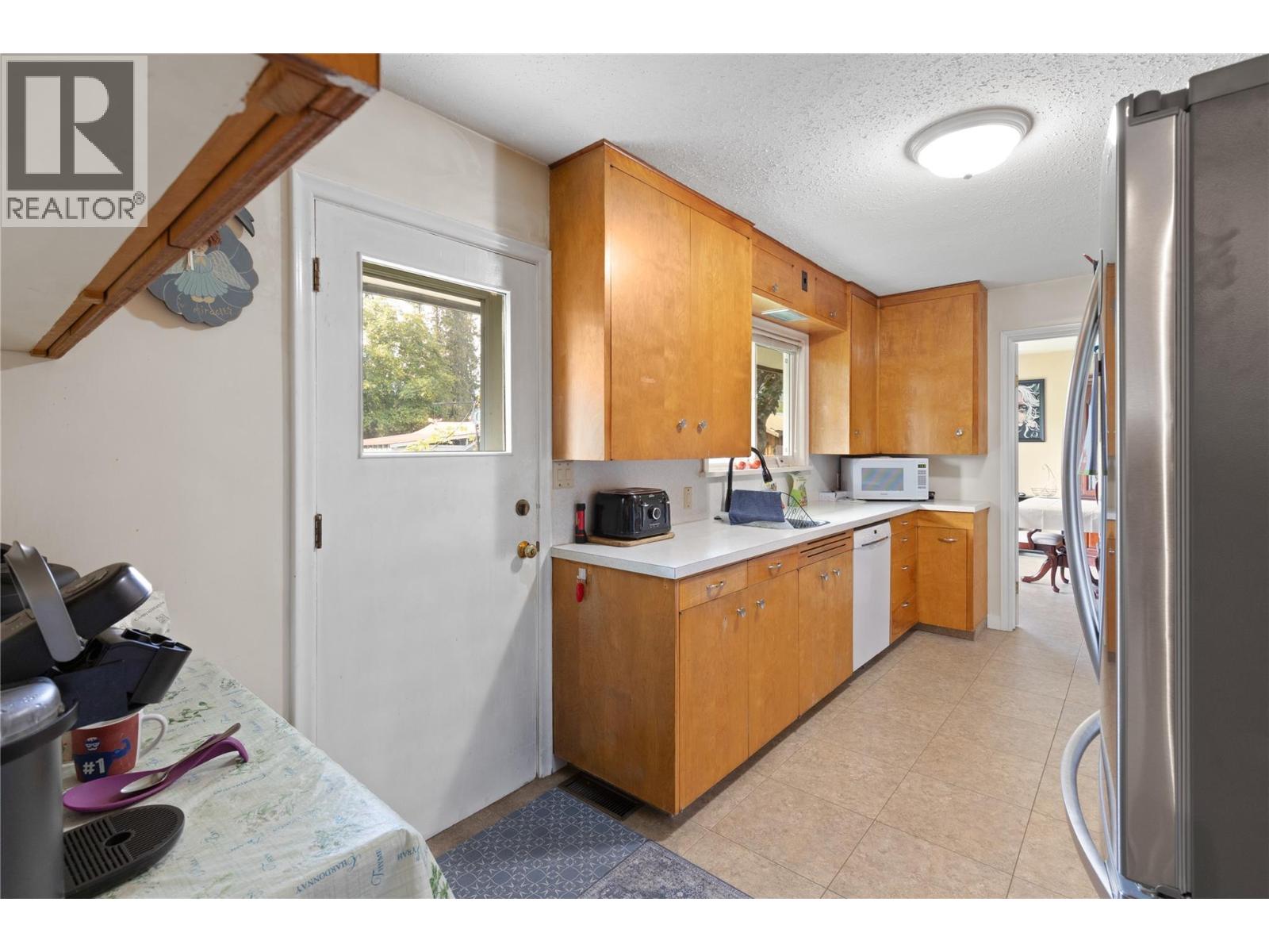 1230 Shuswap Avenue - 7