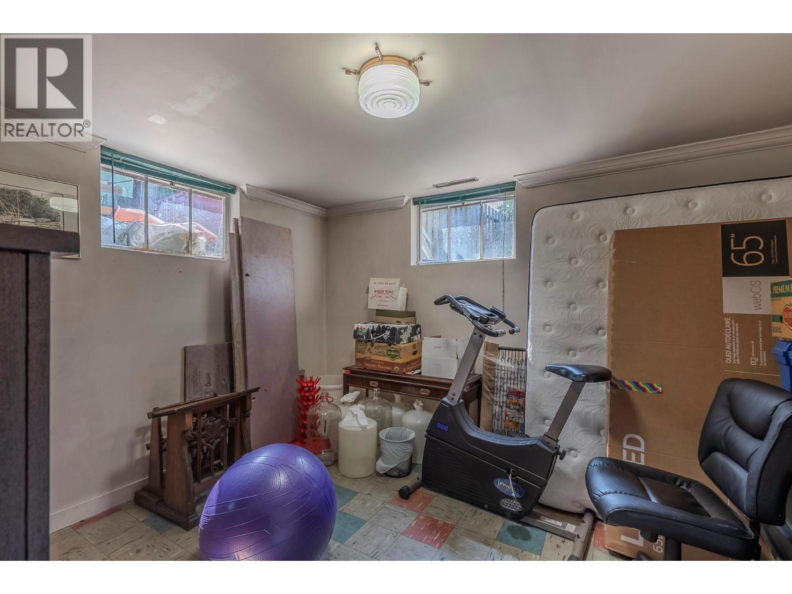 1230 Shuswap Avenue - 21