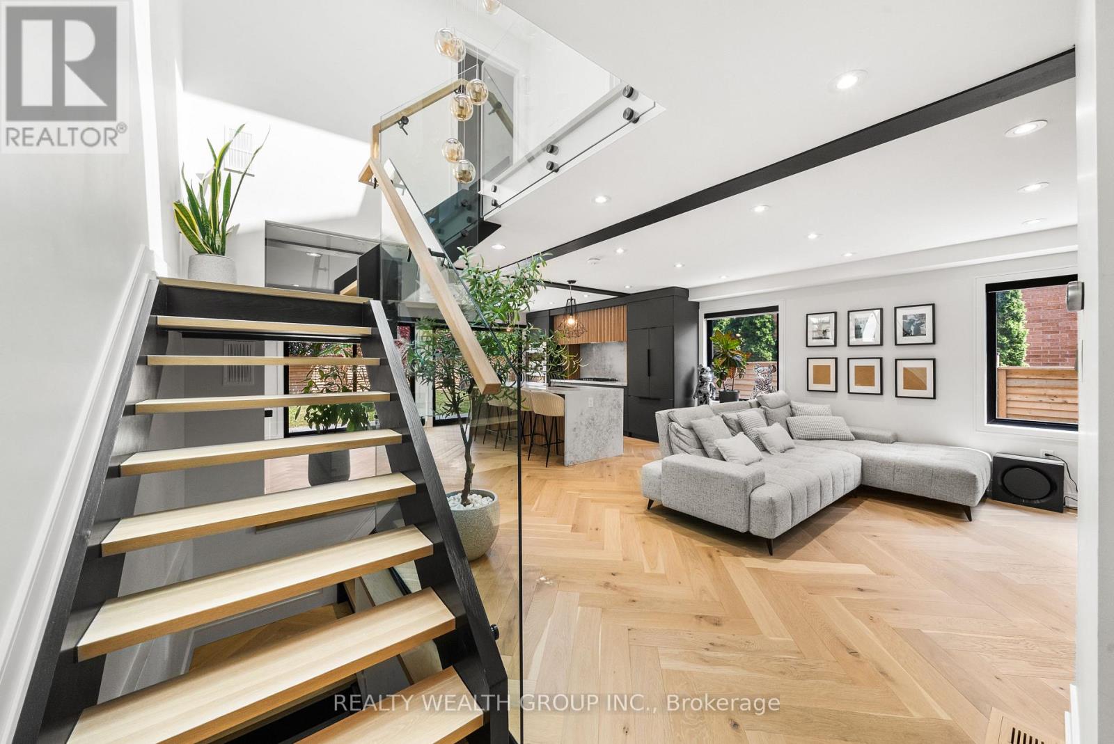 83 GOVERNOR CRESCENT - 26