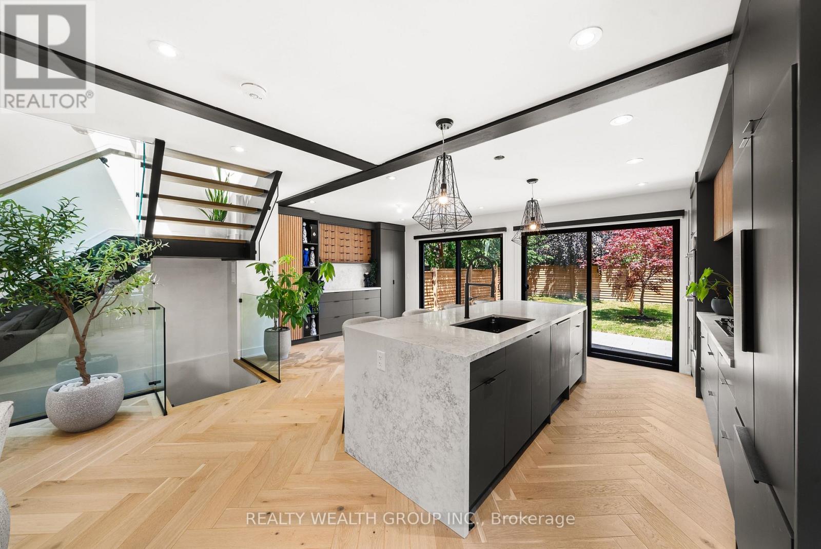 83 GOVERNOR CRESCENT - 27